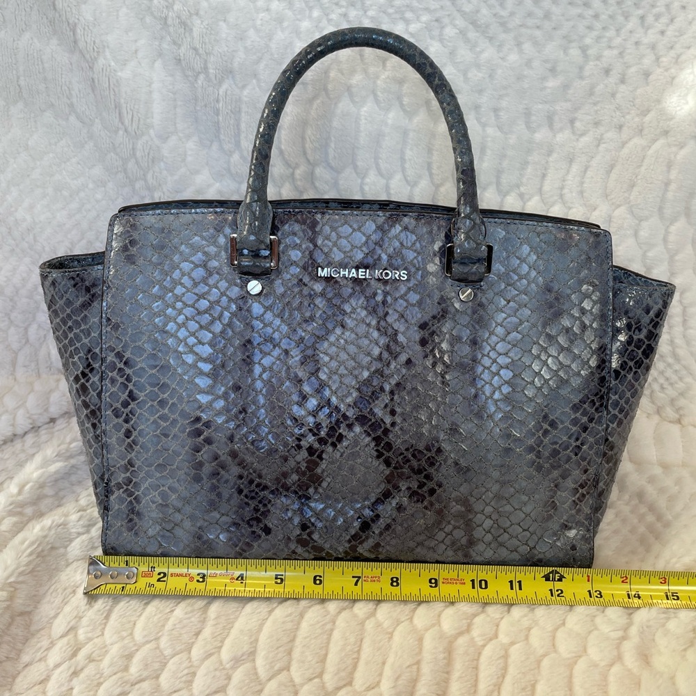 Michael Kors Riley Python Satchel
Snakeskin Embossed Leather Blue/Gray Strap - Picture 12 of 13